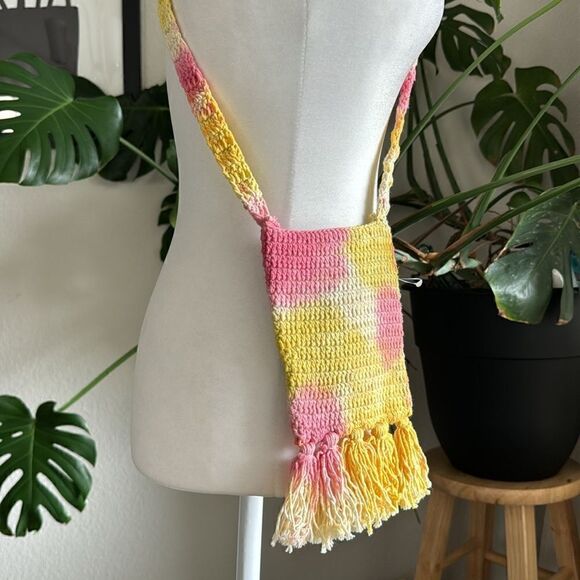 NWOT Urban Outfitters Woven Neck Pouch Purse Beachy Summer Fringe Yellow Pink - Picture 8 of 11
